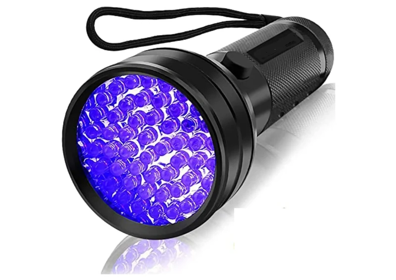 UV Taschenlampe 395 nm mit 51 LEDs – Schwarzlicht Lampe zur Fleckenerkennung, Geldprüfung und Outdoor Nutzung
