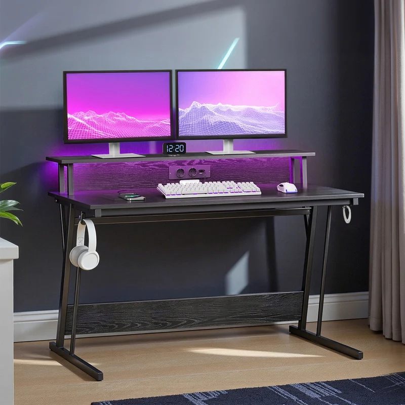 Schreibtisch mit Monitorständer