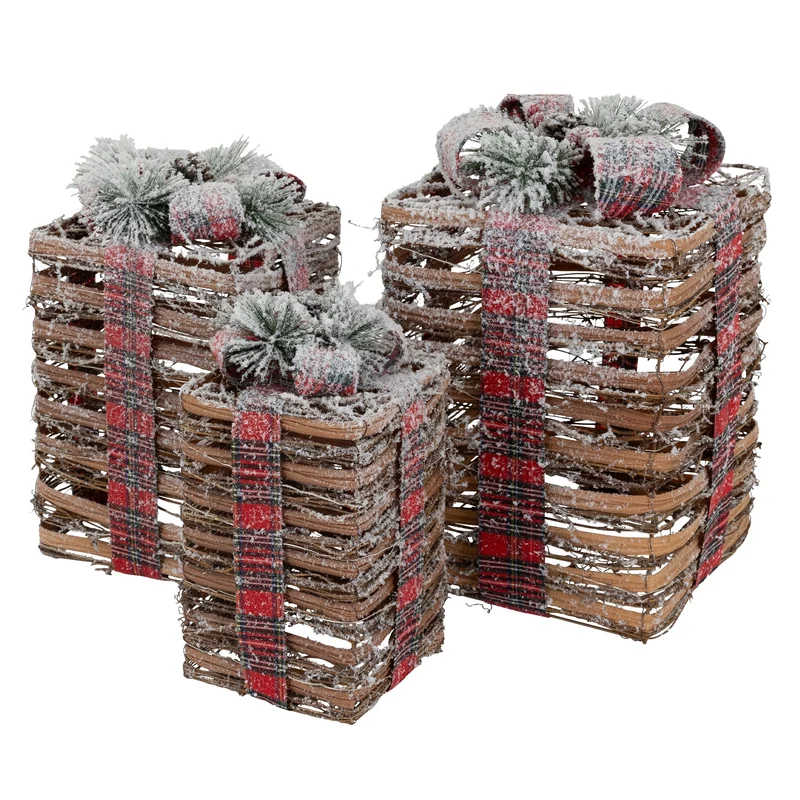 3er Set LED Weihnachtsgeschenkboxen warmweiß aus Rattan mit Timer und Kunstschnee